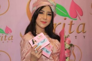 Ucie Sucita launching salon kecantikan