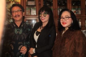 DJ Bella berbagi