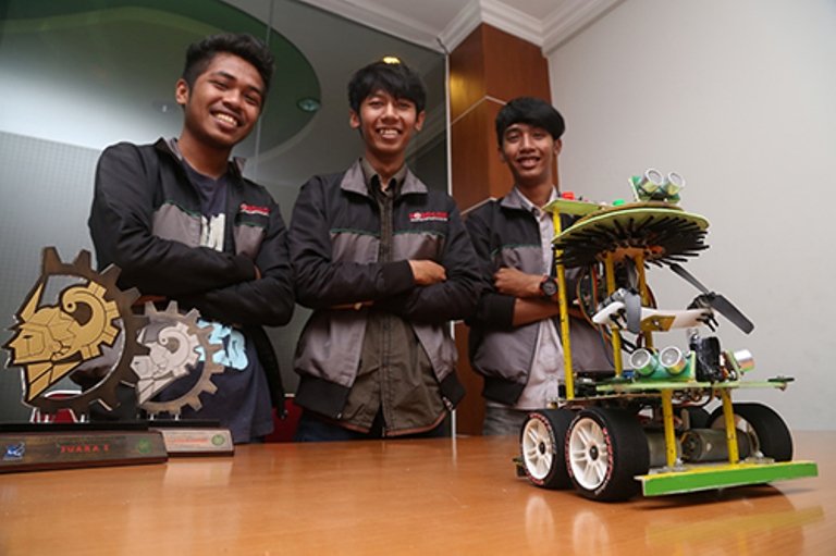 FTI juara robot