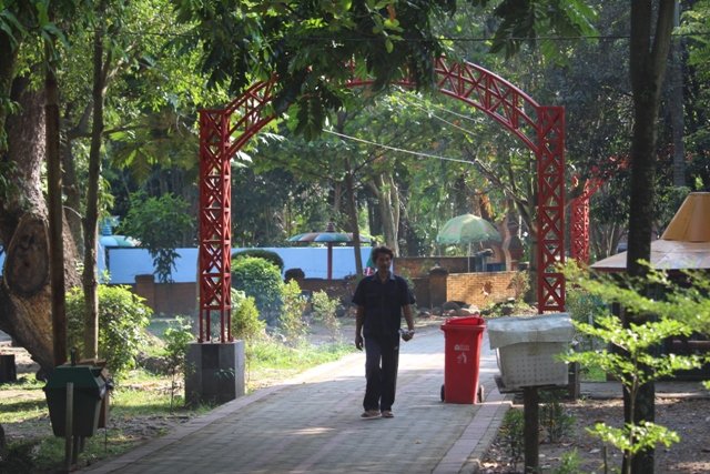 Taman Lele pintu masuk (1)