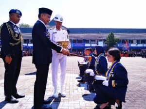 amni lepas wisudawan