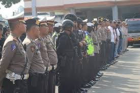 polisi berjaga