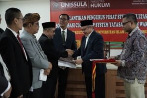 (23) Pusat Studi