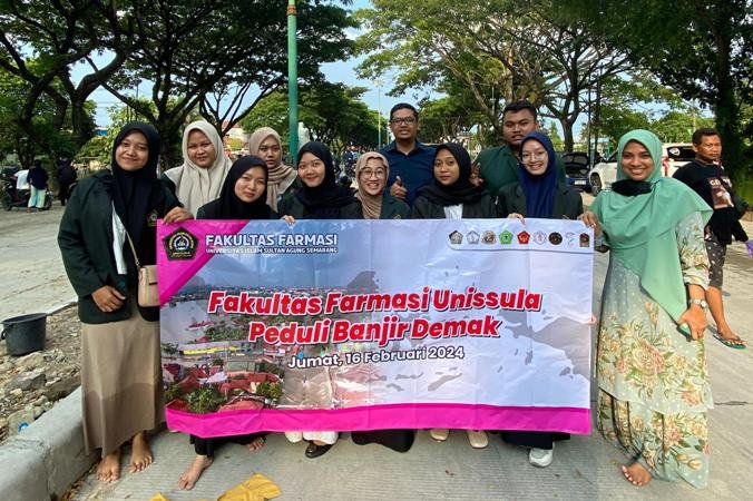Fakultas Farmasi Unissula mengirimkan bantuan untuk para korban banjir di Demak.