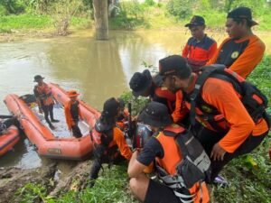 basarnas cari pemuda