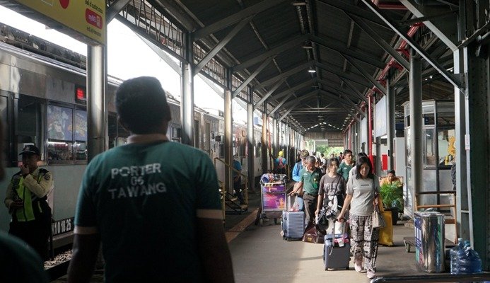 penumpang kereta api