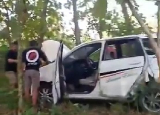 mobil dibakar