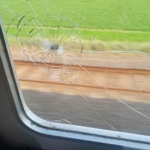 lempar kereta api