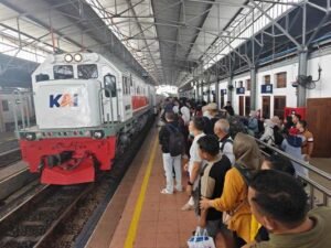 naik kereta keliling kota