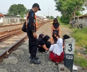 rel kereta