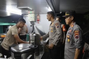 Kapolres tinjau dapun umum banjir Demak