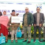 YBWSA beri santunan lansia dhuafa. Foto: Siti KH