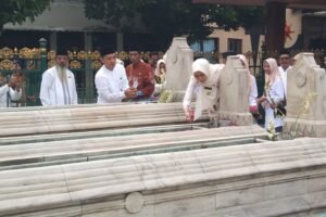 Bupati ziarah makam raja-raja Demak