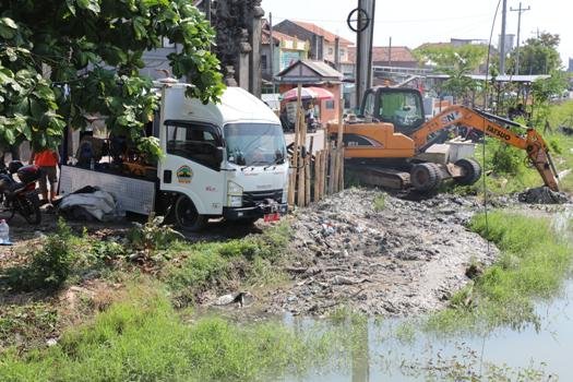 pengerukan sungai dombo