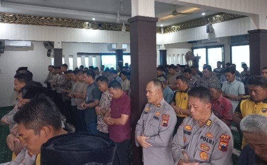 sholat ghoib polres demak
