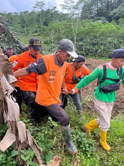longsor banjarnegara evakuasi